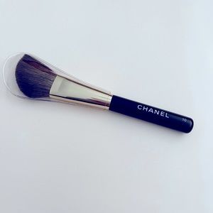 CHANEL makeup brush